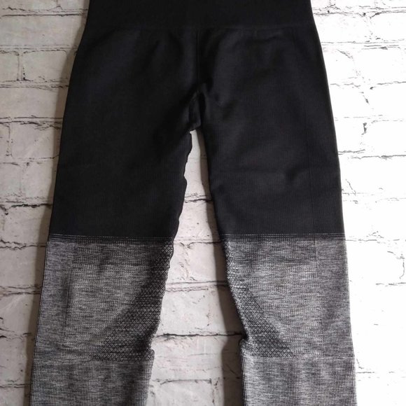 Lululemon Seamlessly Street Crop Heathered Black 4 - Picture 2 of 5